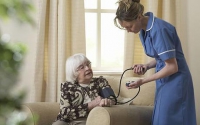 Услуги сиделок  для больных  или пожилых людей